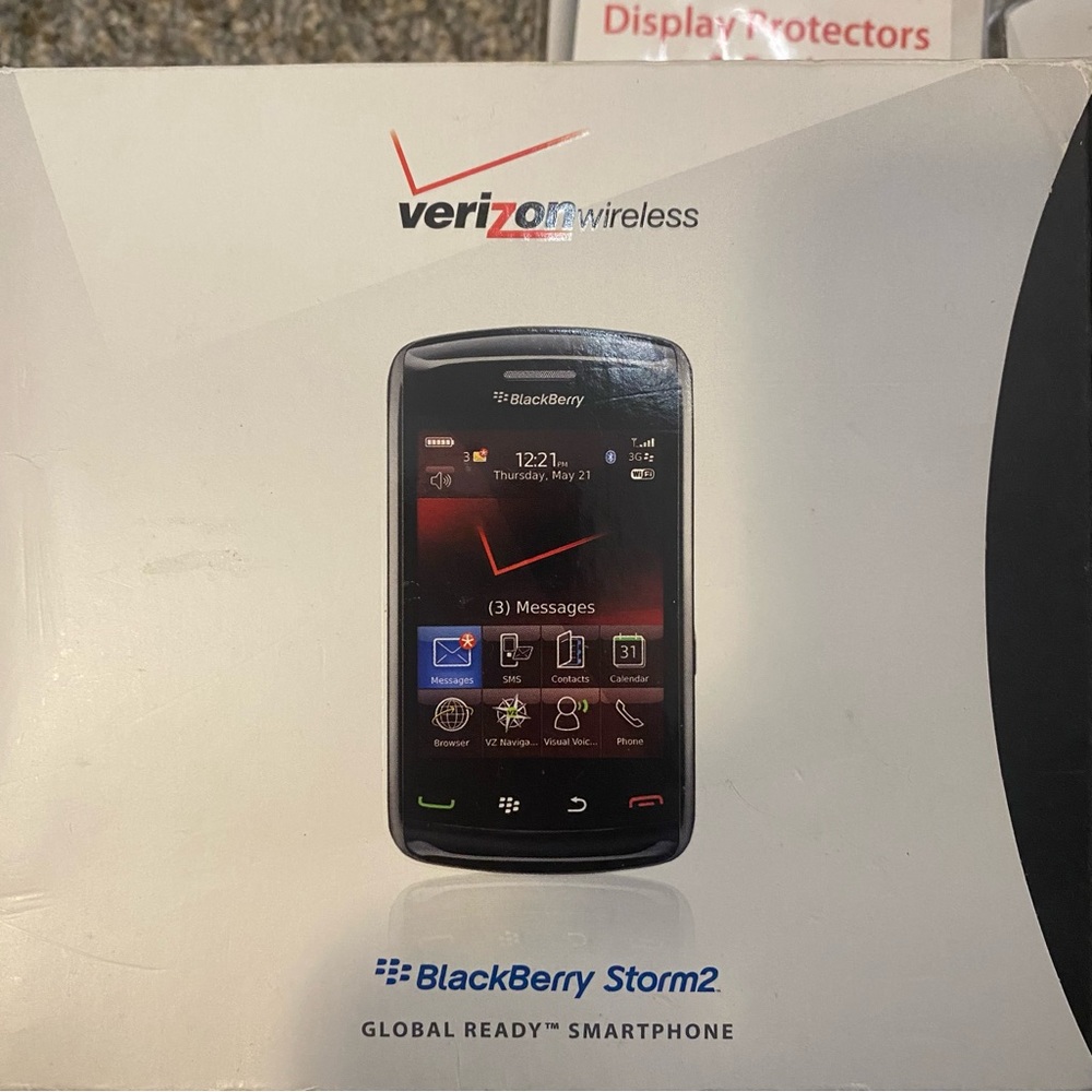 Blackberry Storm 2 with lots of Accessories